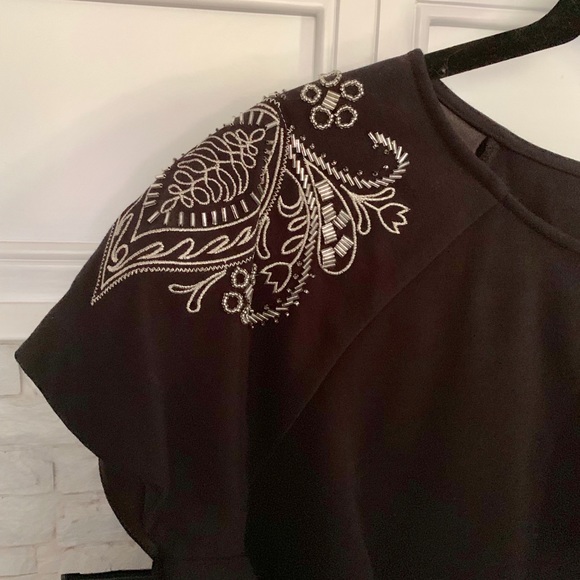 Embellished Crop - Picture 2 of 3